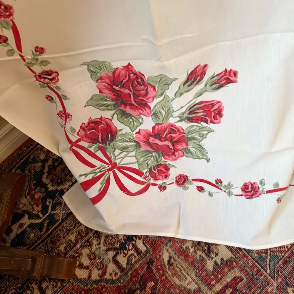 1960s Rose & Coquette Bow Cotton Tablecloth - Picture 6 of 11